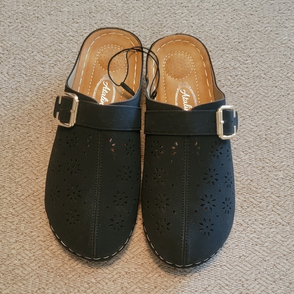 BLACK Clogs